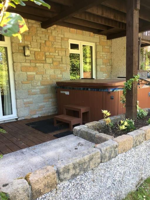 3 Bedroom Lodge With Hot Tub On Lovely Quiet Holiday Park In Cornwall Gunnislake Eksteriør billede